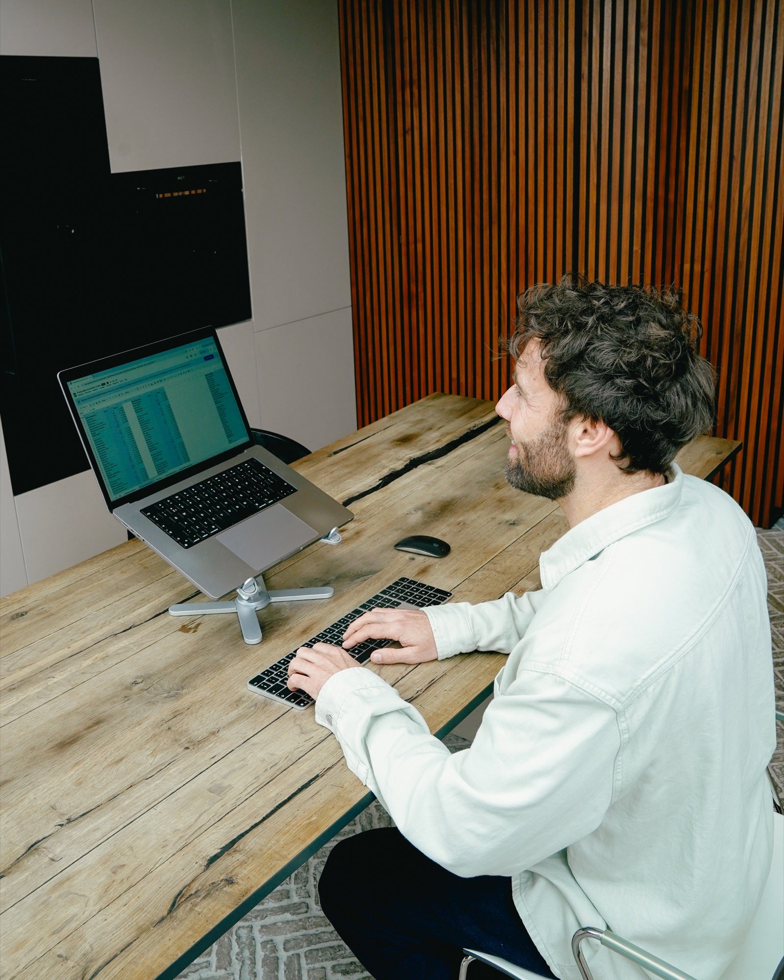 DeskStand with Laptop at Work Height — Silver