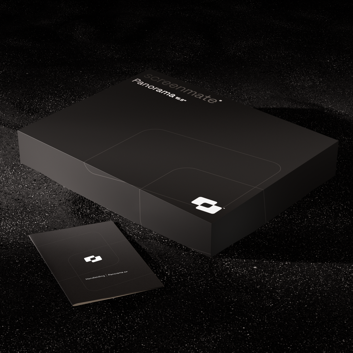 Panorama 15,6″ — Verpackung des Screenmate Panorama mit Bedienungsanleitung auf dunklem Hintergrund