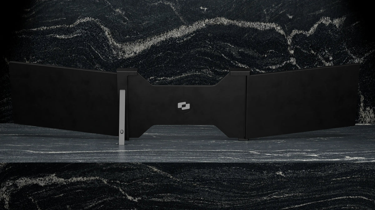 Expand 14″ — Achterkant van de Screenmate Expand zonder laptop, met twee schermen en standaard uitgeklapt