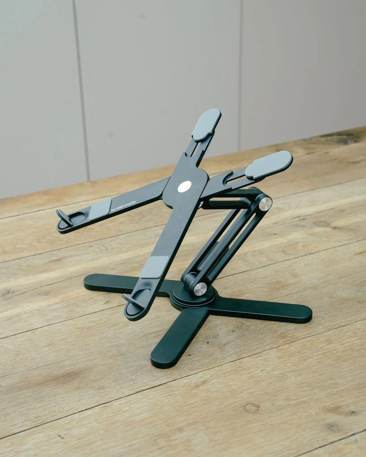 DeskStand with adjustable supports and silicone contact pads