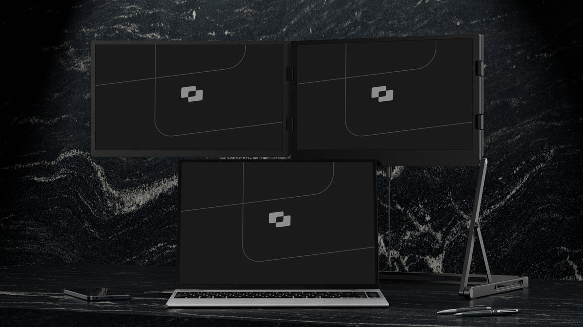 Panorama 15,6″ — Screenmate Panorama mit zwei Bildschirmen auf einem Ständer über dem Laptop-Bildschirm