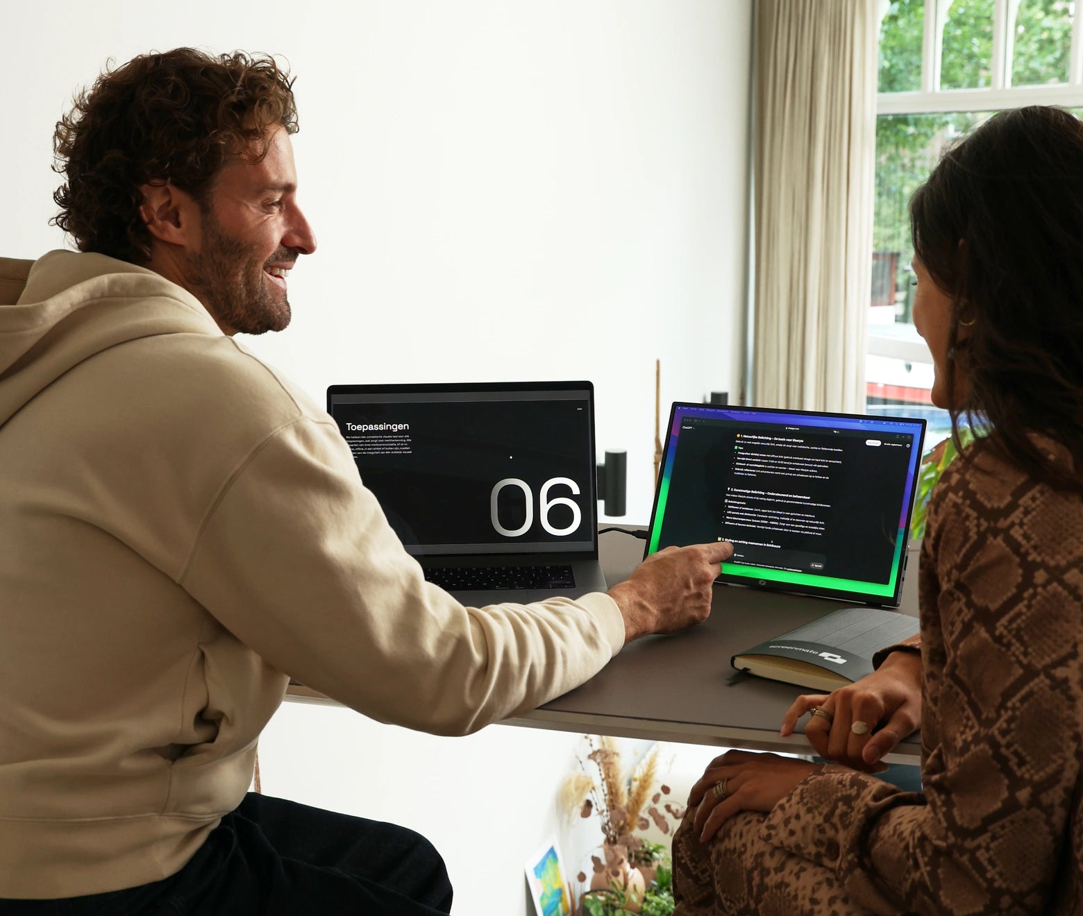 Screenmate portable monitor in gebruik tijdens een werksessie