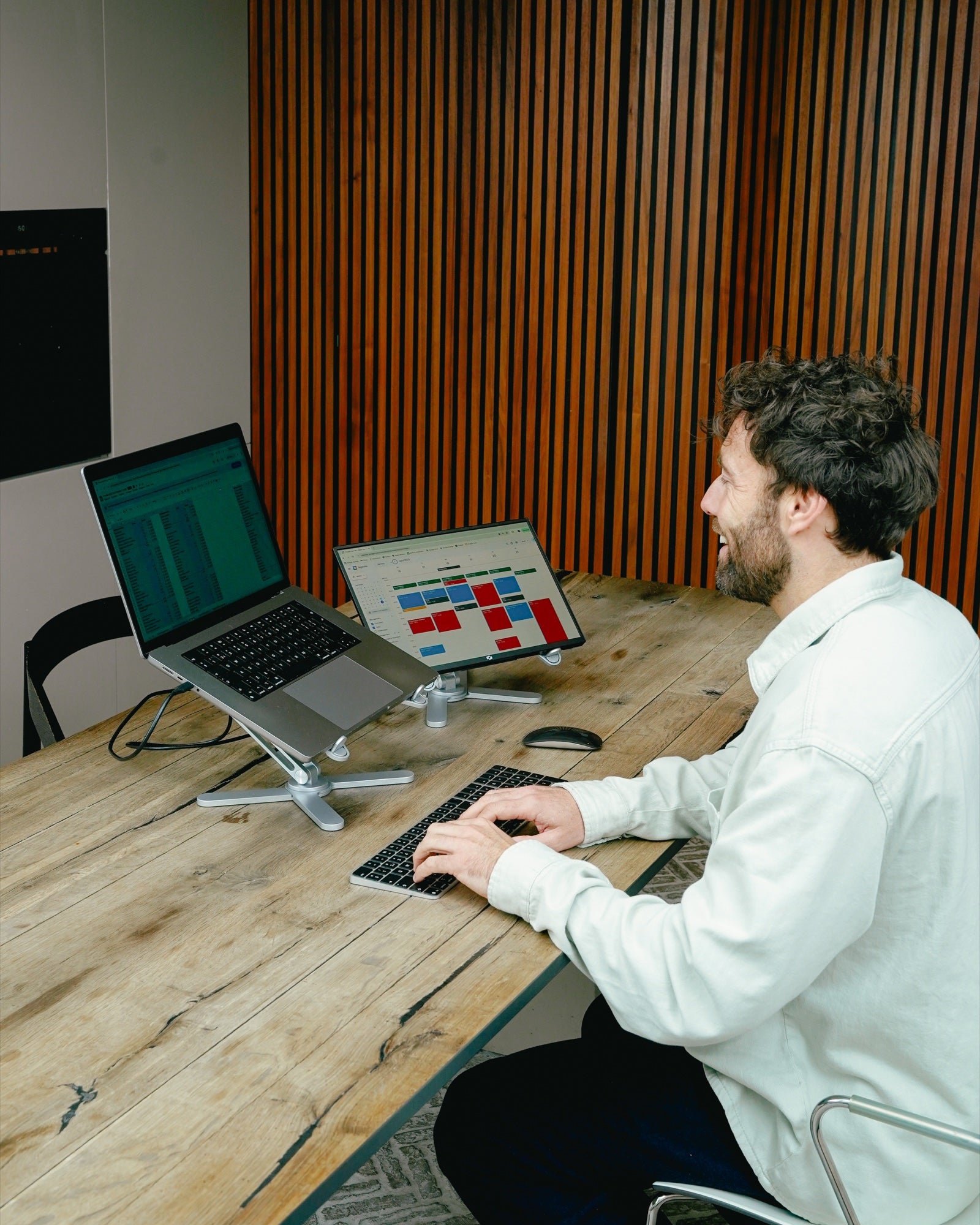 DeskStand set up for a workspace with a laptop and an additional monitor — Silver