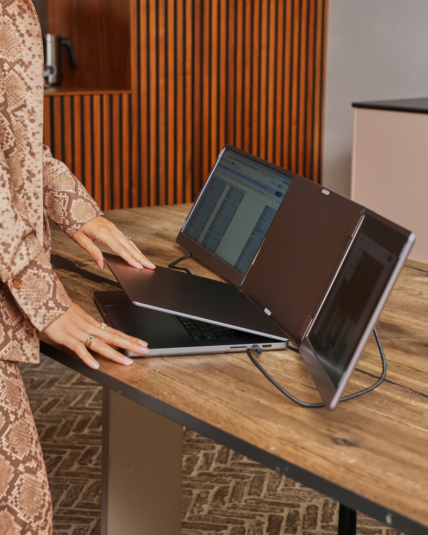 Side view of the gray Screenmate Flip in its working position