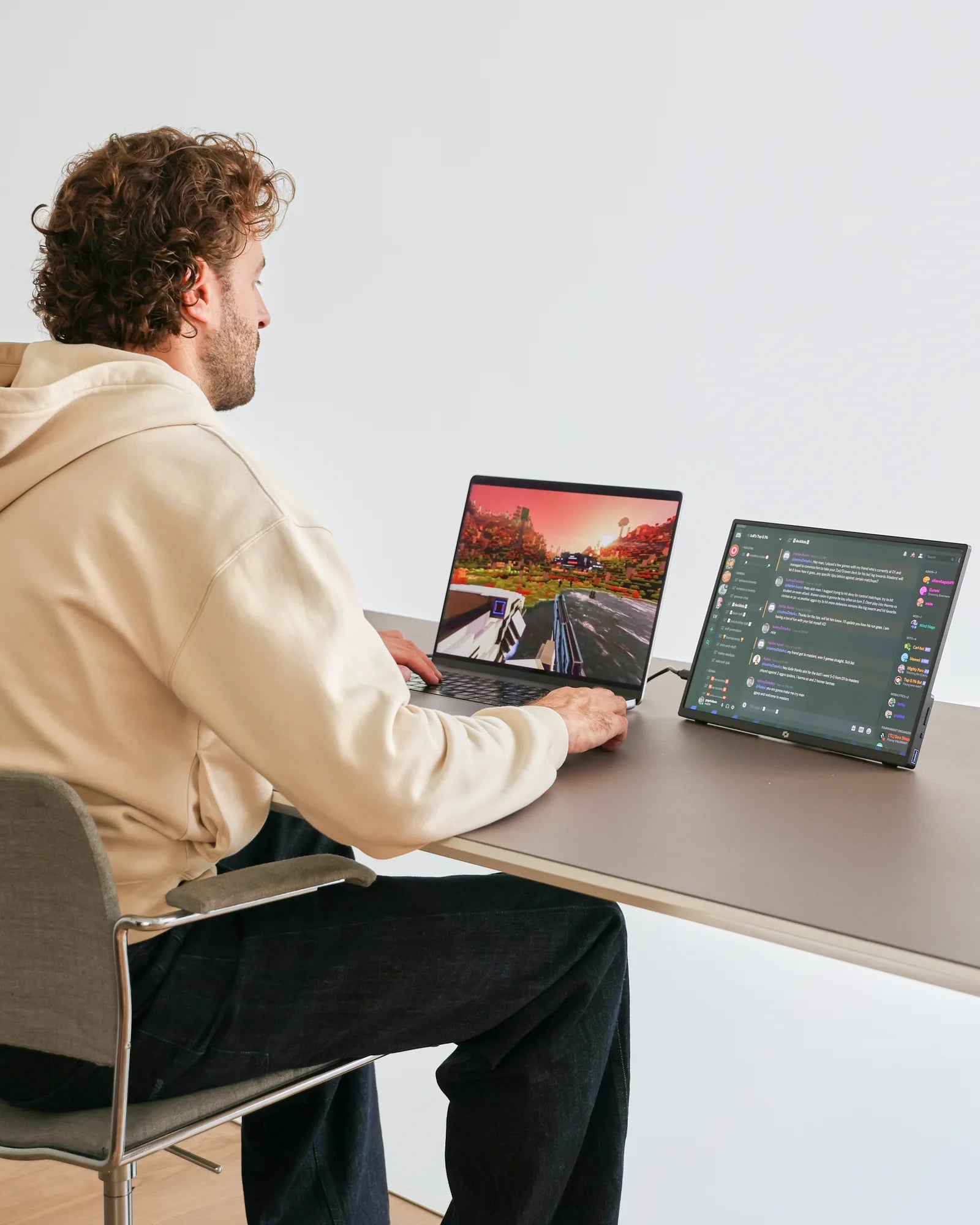 Screenmate One als extra werkruimte bij een lichte werkplek